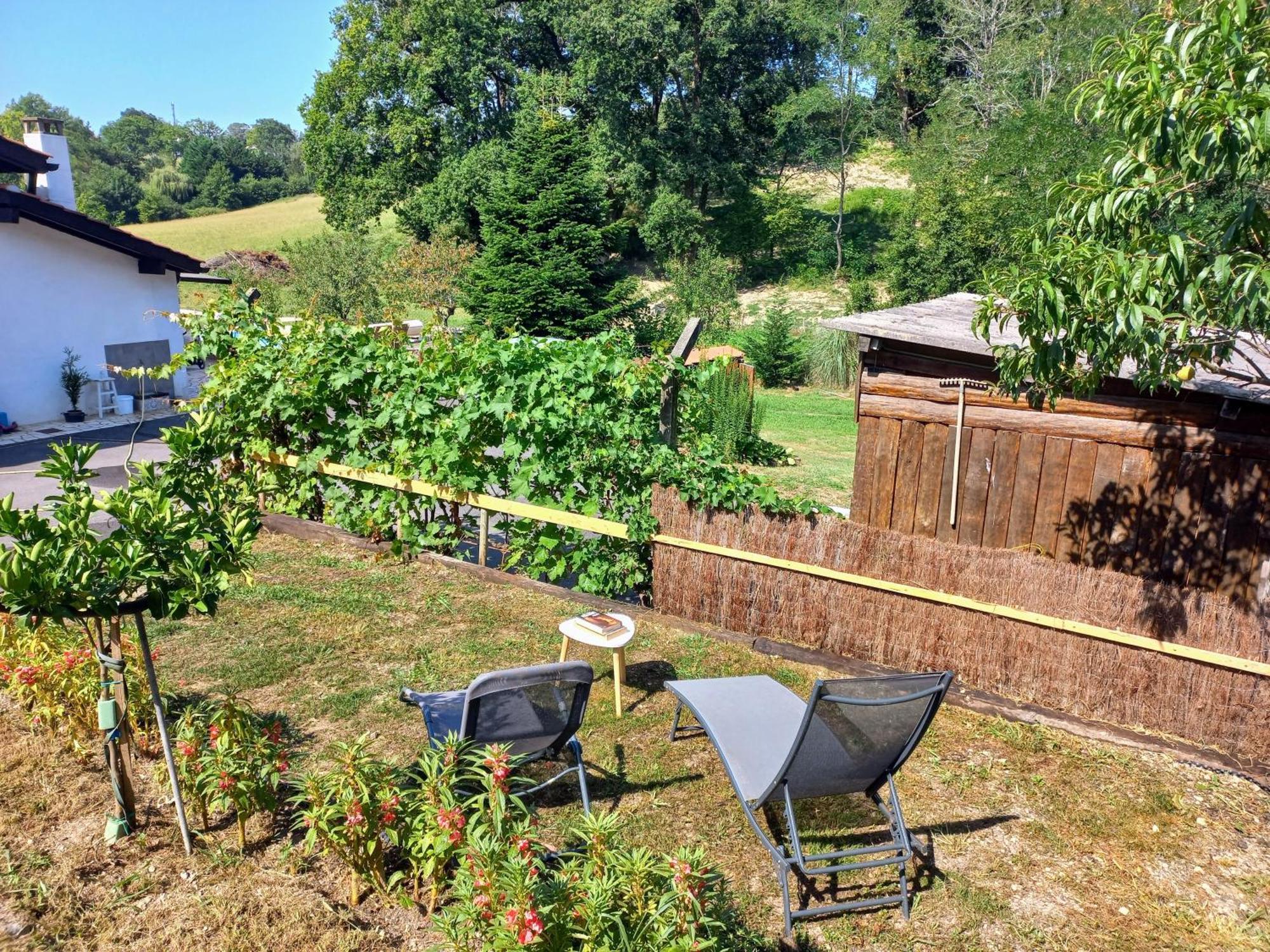 La Casa: Tranquil B&B with Private Parking and Garden Urrugne Exterior photo